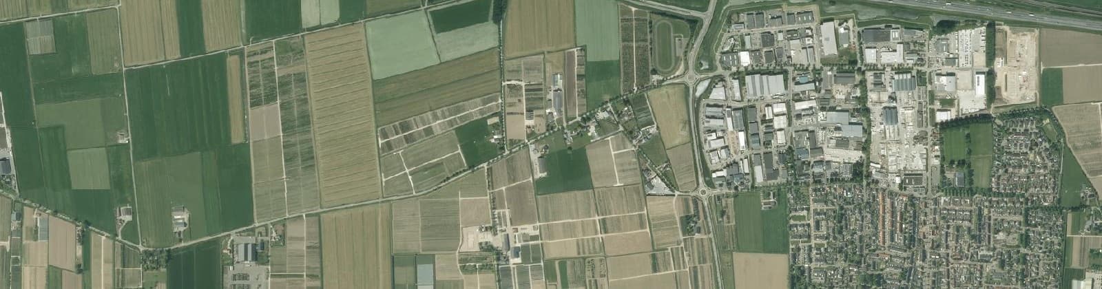Luchtfoto van Verspreide huizen Dodewaard-West
