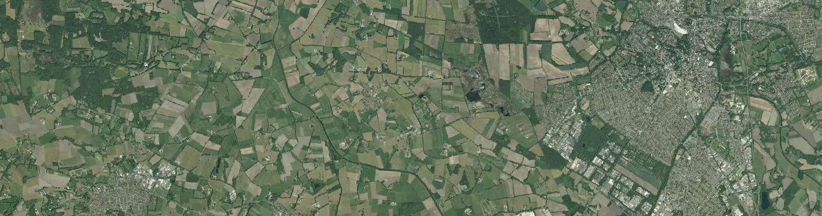 Luchtfoto van Verspreide huizen Lattrop