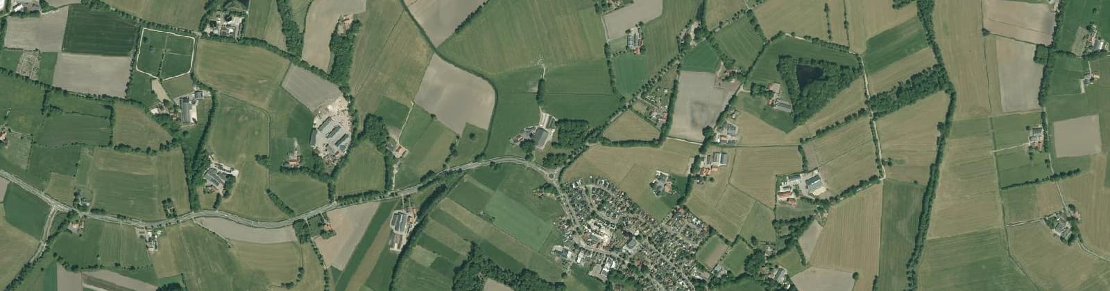 Luchtfoto van Verspreide huizen Tilligte