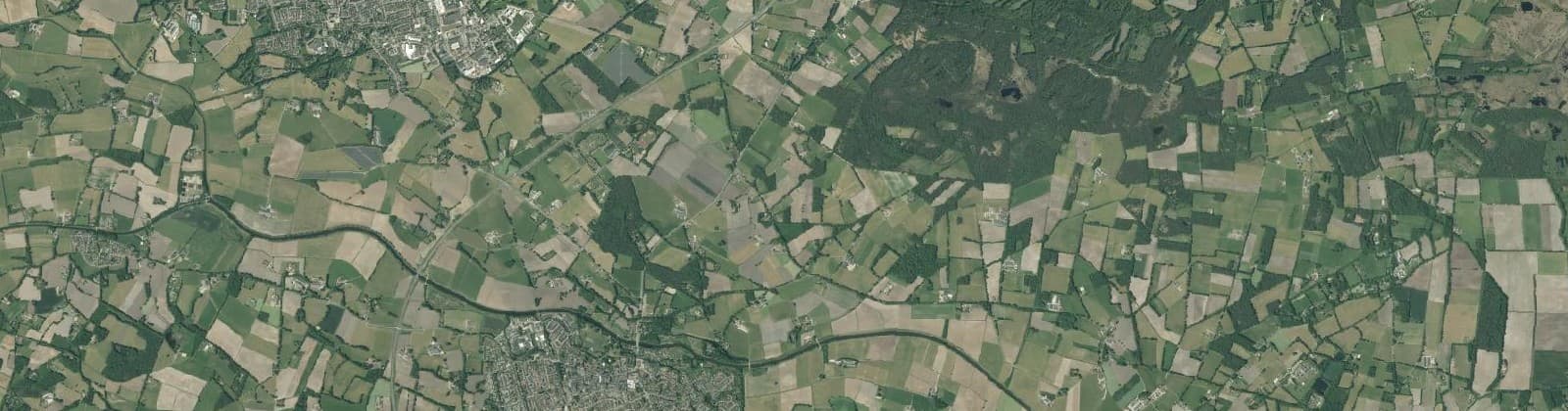 Luchtfoto van Verspreide huizen Mallem en Loo