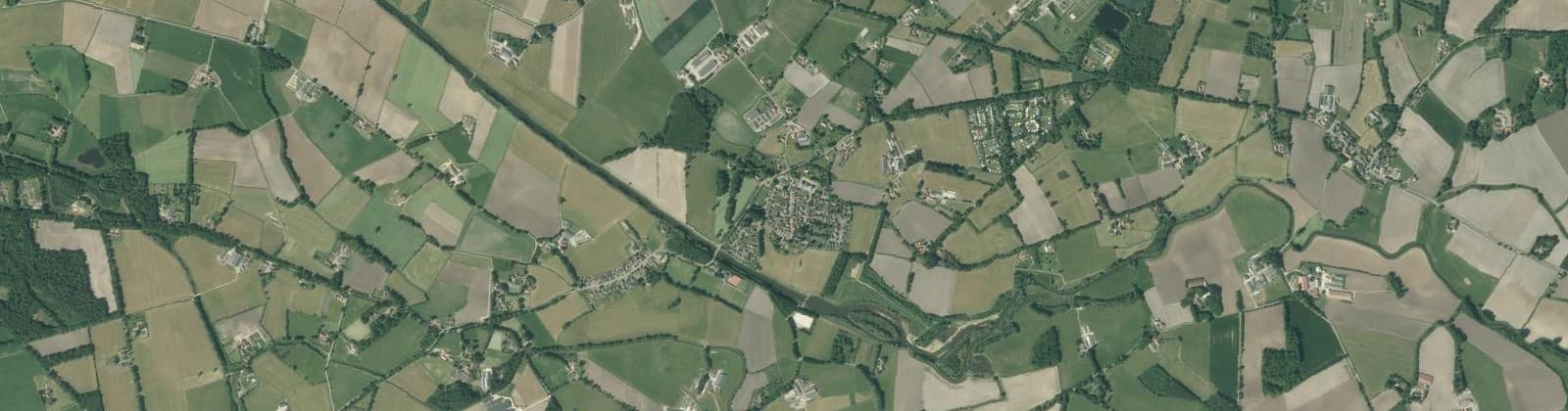 Luchtfoto van Verspreide huizen Rekken