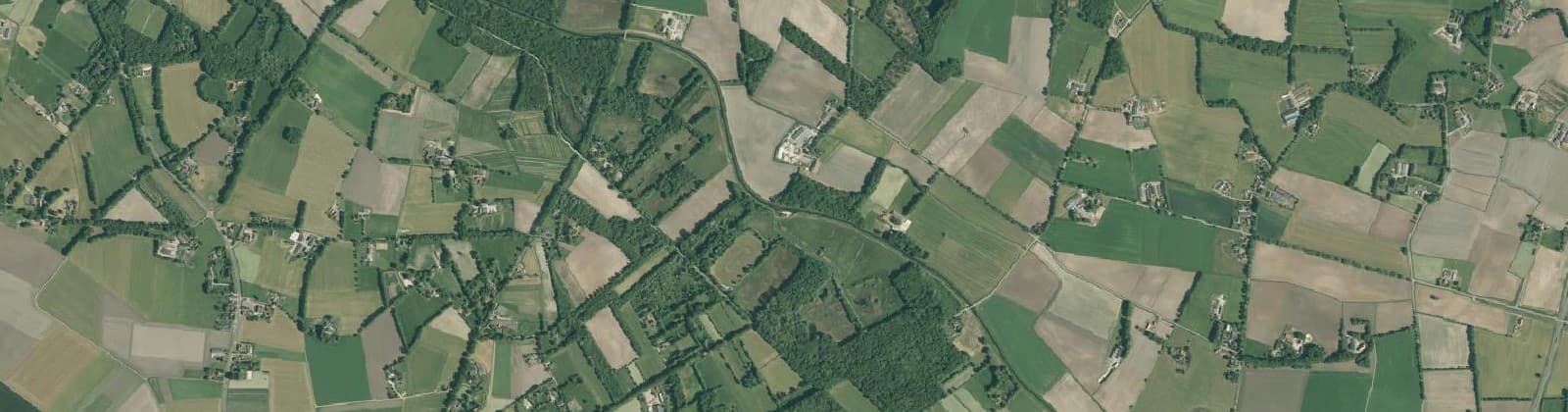 Luchtfoto van Verspreide huizen Rietmolen en Broeke