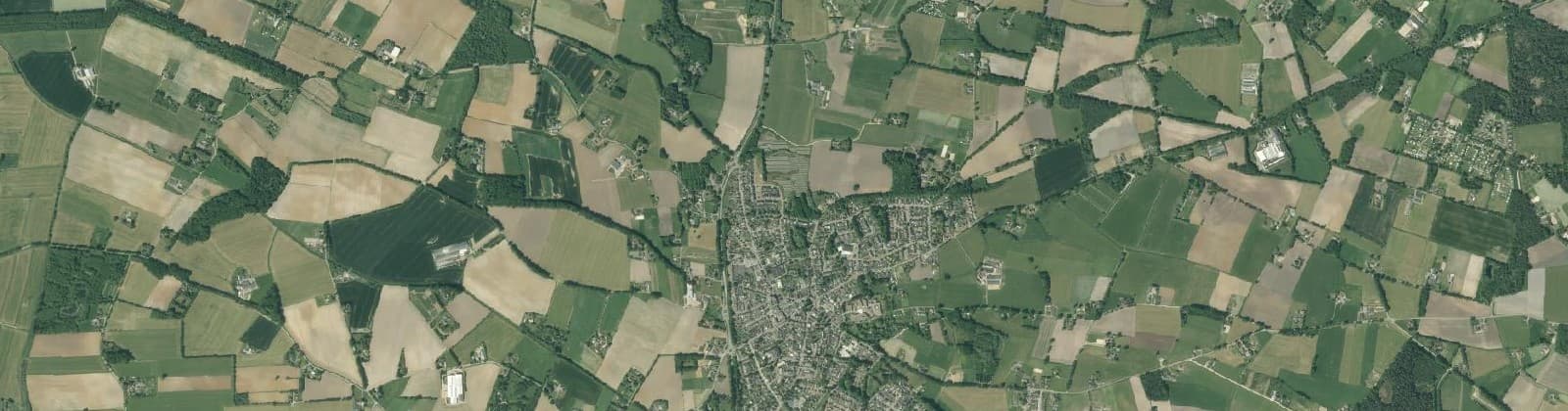 Luchtfoto van Verspreide huizen Hengelo en Noordink