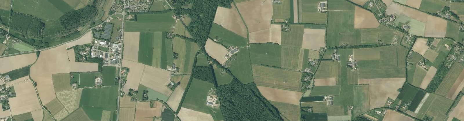 Luchtfoto van Verspreide huizen Baak