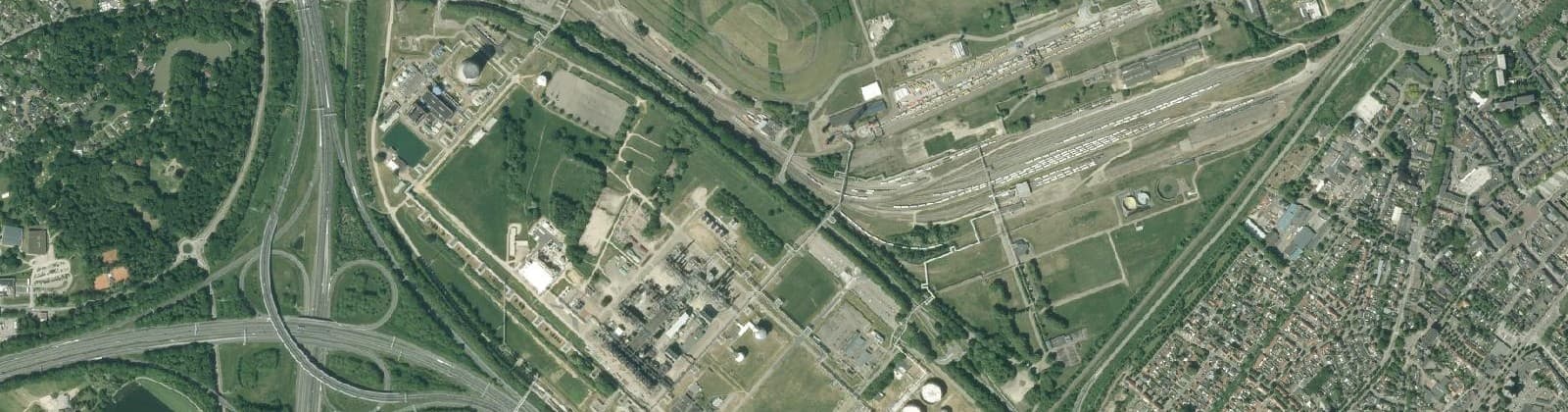 Luchtfoto van Industriegebied D.S.M. en Graetheide