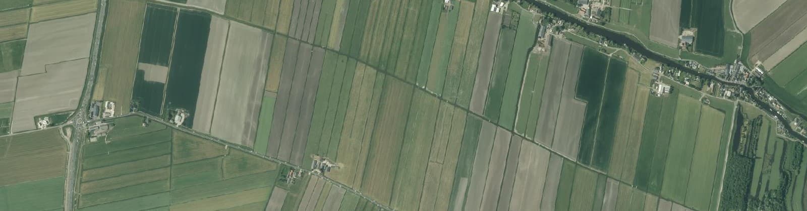 Luchtfoto van Verspreide huizen Oost
