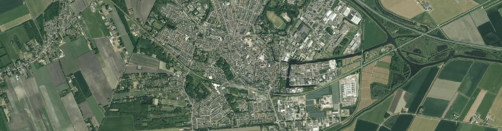 Luchtfoto van Verspreide huizen Winschoten