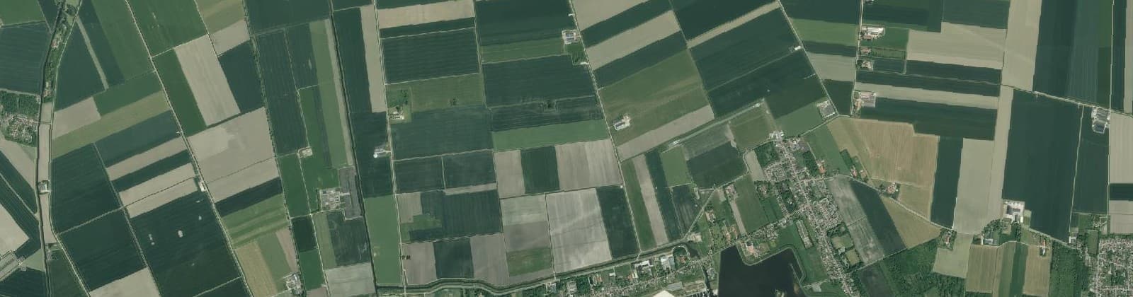 Luchtfoto van Verspreide huizen Midwolda