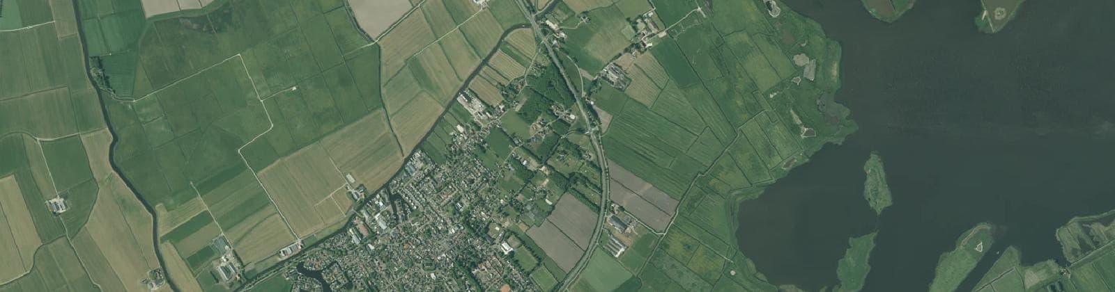 Luchtfoto van Verspreide huizen Koudum