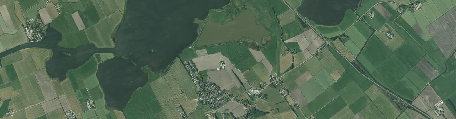 Luchtfoto van Verspreide huizen Hemelum