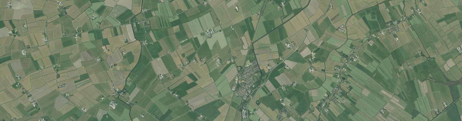 Luchtfoto van Verspreide huizen Scharnegoutum