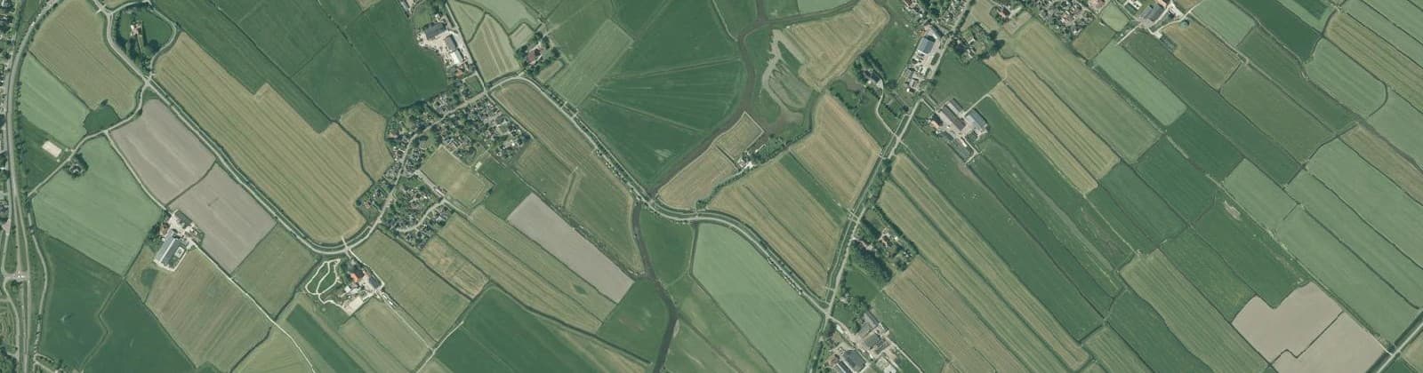 Luchtfoto van Verspreide huizen Goënga