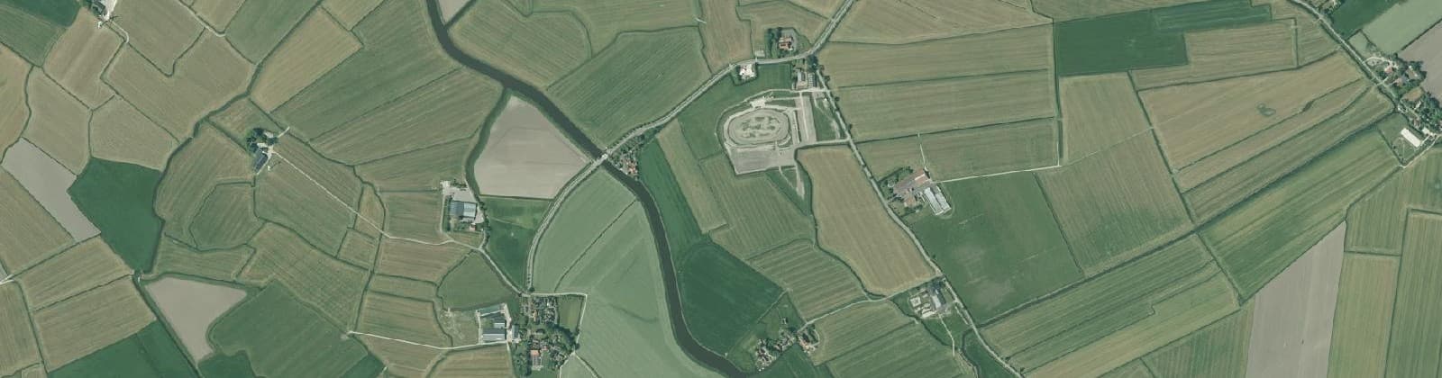 Luchtfoto van Verspreide huizen Wolsum
