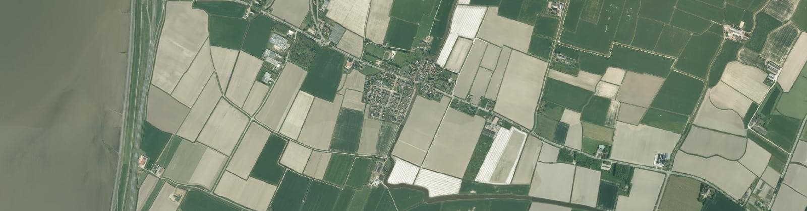 Luchtfoto van Verspreide huizen Kimswerd