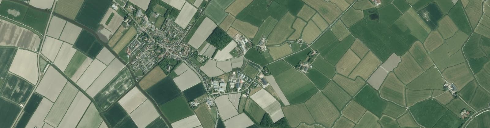 Luchtfoto van Verspreide huizen Arum