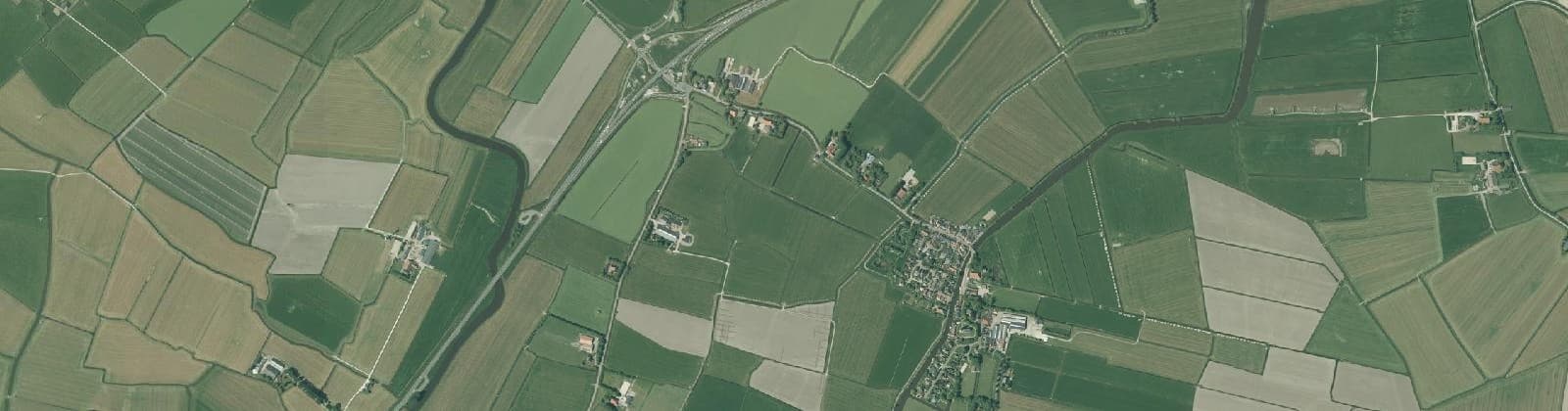 Luchtfoto van Verspreide huizen Burgwerd