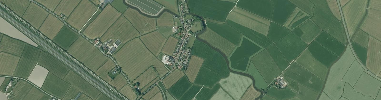 Luchtfoto van Verspreide huizen Schettens