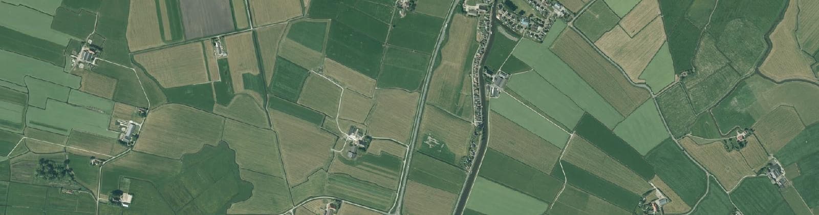 Luchtfoto van Verspreide huizen Parrega