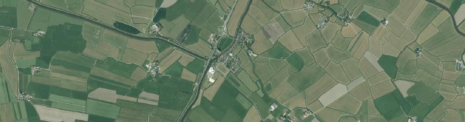 Luchtfoto van Verspreide huizen Tjerkwerd