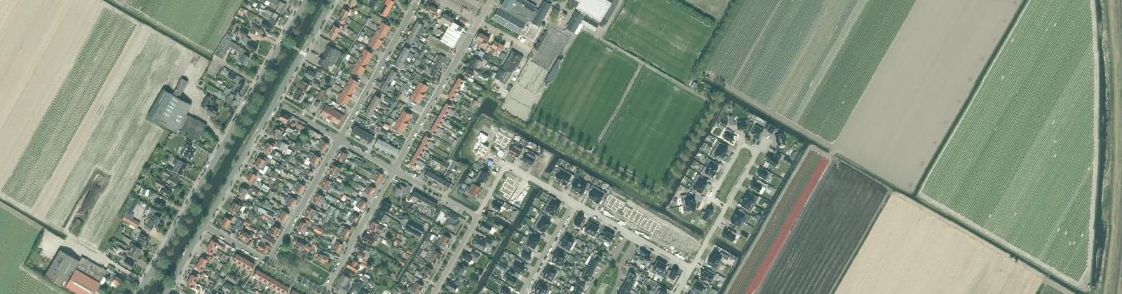 Luchtfoto van Breezand (woonkern)