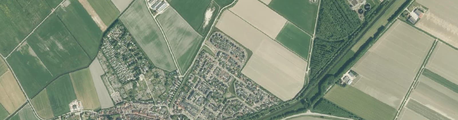 Luchtfoto van Goedereede woonkern