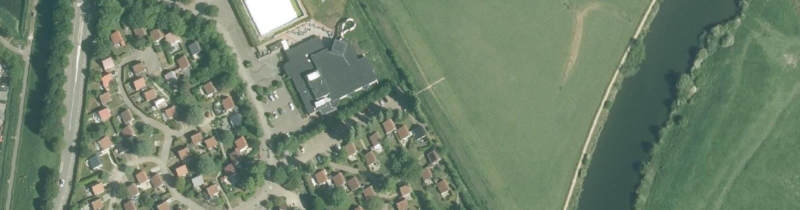 Luchtfoto van Stellendam zuiderdiep