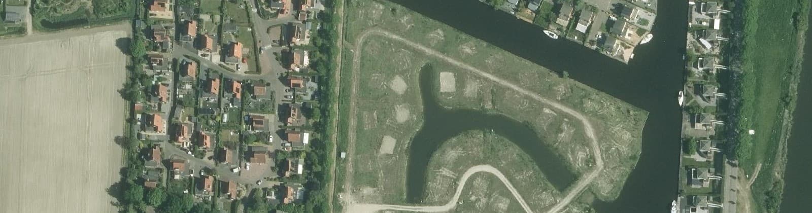 Luchtfoto van Oude-Tonge haven