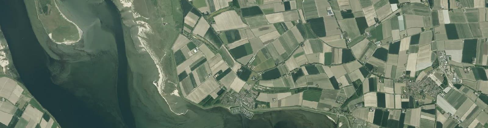 Luchtfoto van Herkingen buitengebied