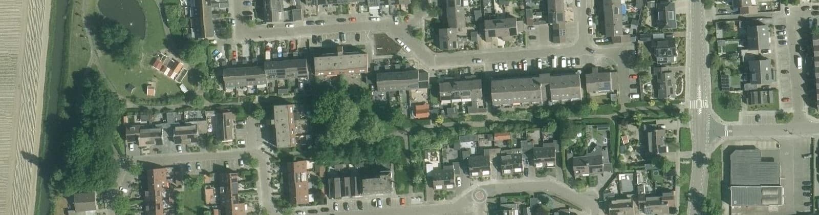 Luchtfoto van Sommelsdijk vogelbuurt west