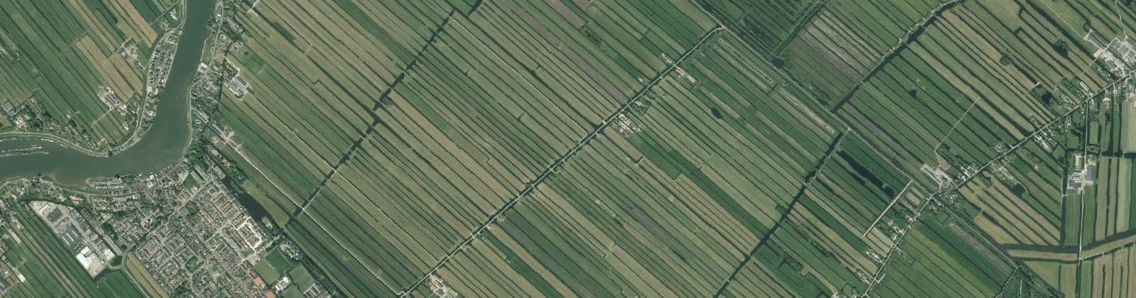 Luchtfoto van Verspr. huizen Ouderkerk Oost