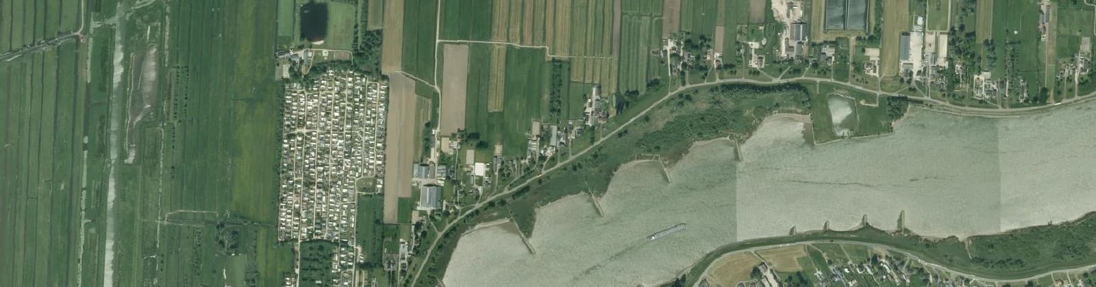 Luchtfoto van Lekdijk-West en Provinciale weg (ged.)