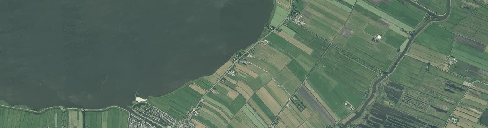 Luchtfoto van Delfstrahuizen-Kom