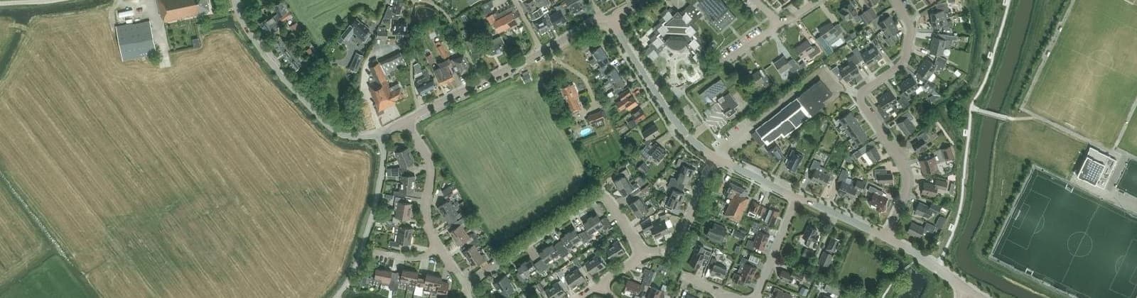 Luchtfoto van Deinum