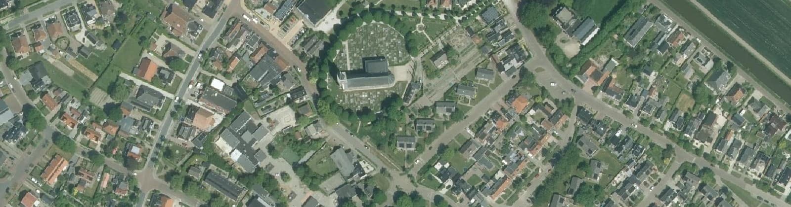 Luchtfoto van Menaam Oost