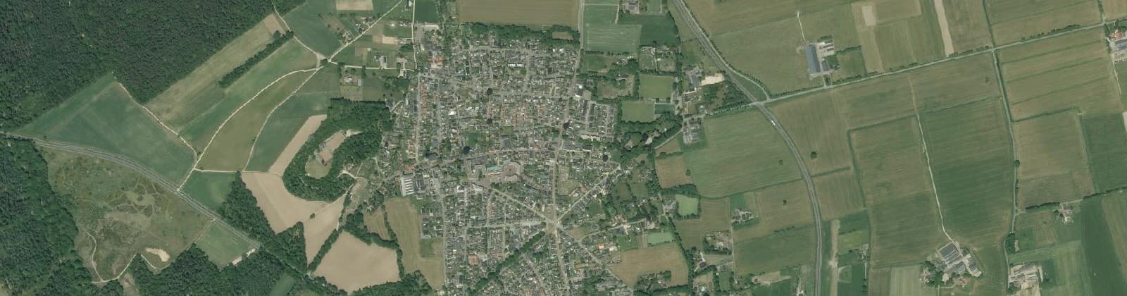 Luchtfoto van Verspreide huizen Zeddam