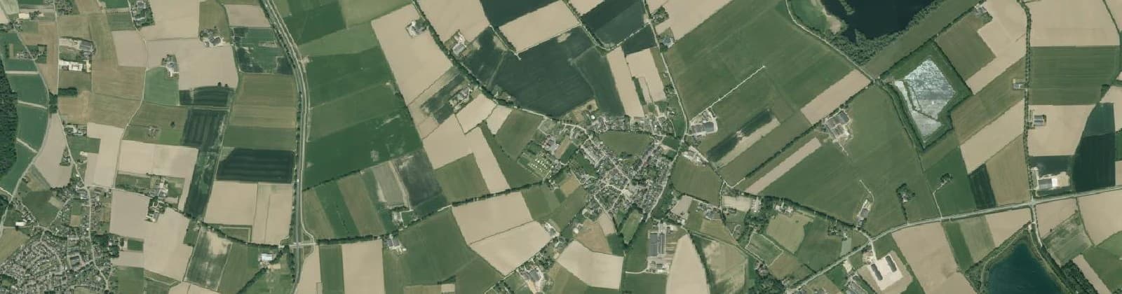 Luchtfoto van Verspreide huizen Azewijn