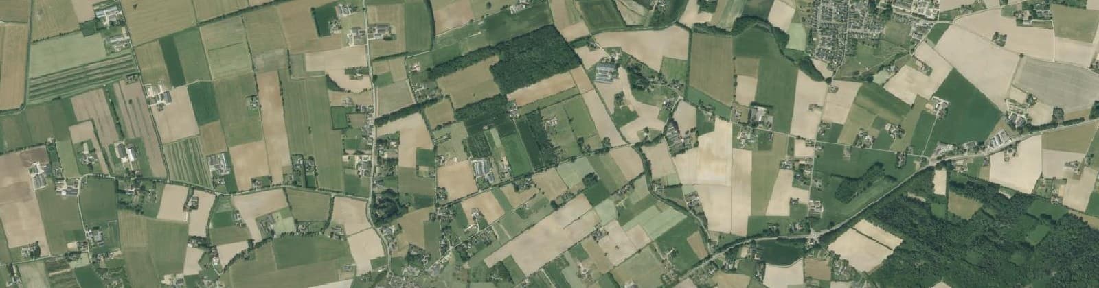 Luchtfoto van Verspreide huizen Loil