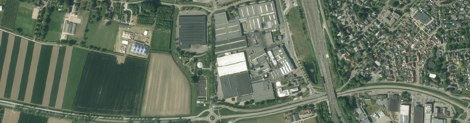 Luchtfoto van Verspreide huizen Westzijde