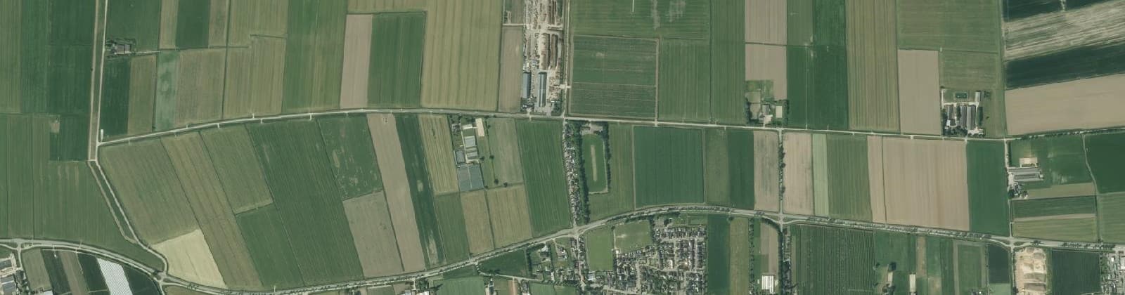 Luchtfoto van Verspreide huizen Hellouw
