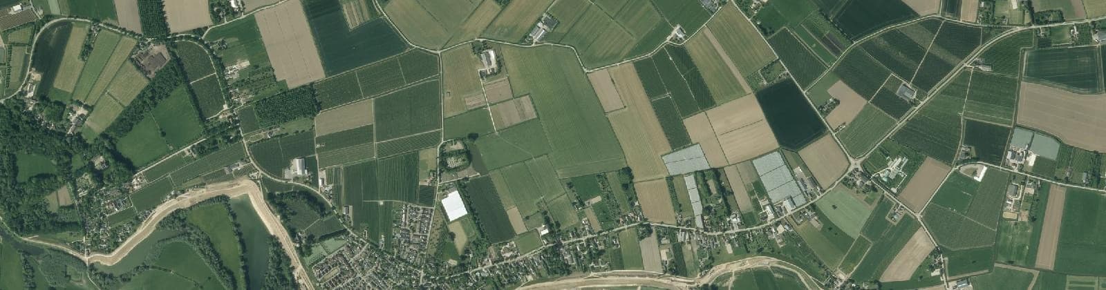 Luchtfoto van Verspreide huizen Opijnen