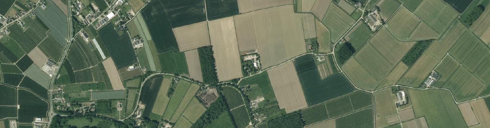 Luchtfoto van Verspreide huizen Neerijnen