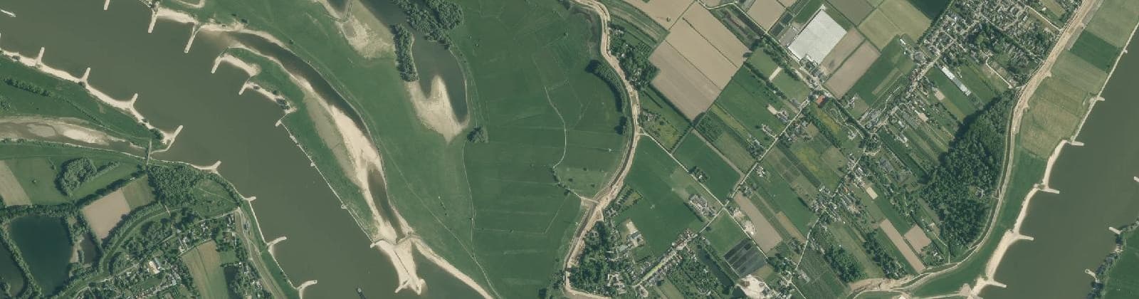 Luchtfoto van Verspreide huizen Heesselt