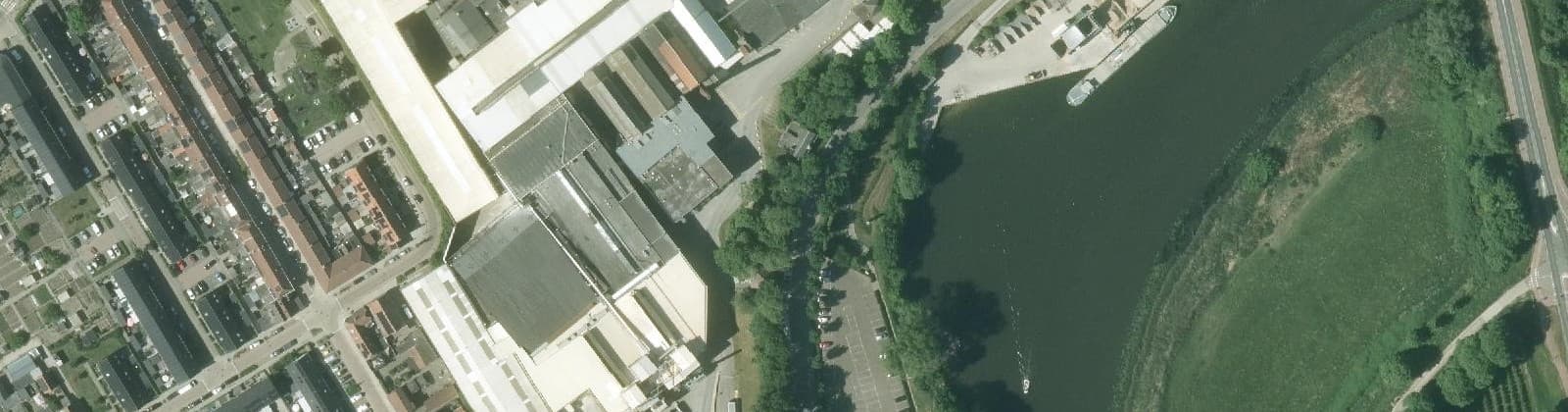 Luchtfoto van Glasfabriek