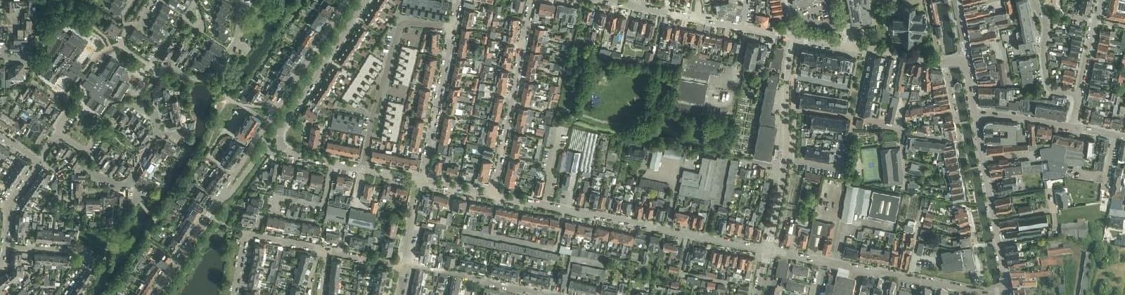 Luchtfoto van Oud-Beijerland Zeeheldenwijk