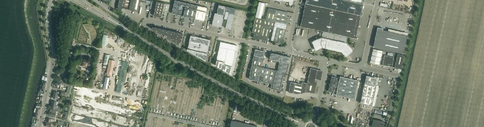 Luchtfoto van Numansdorp Bedrijventerrein Middelsluis