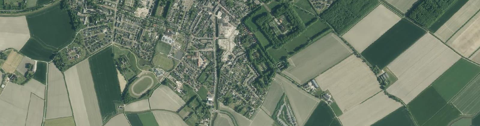 Luchtfoto van Uithuizen Zuid - Oost