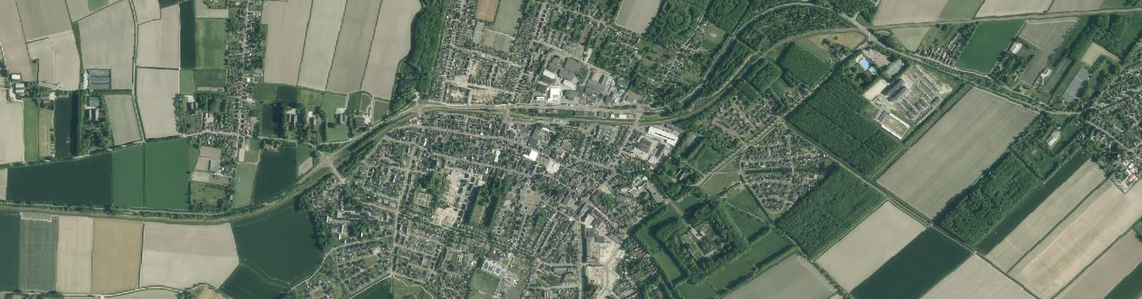 Luchtfoto van Uithuizen Centrum
