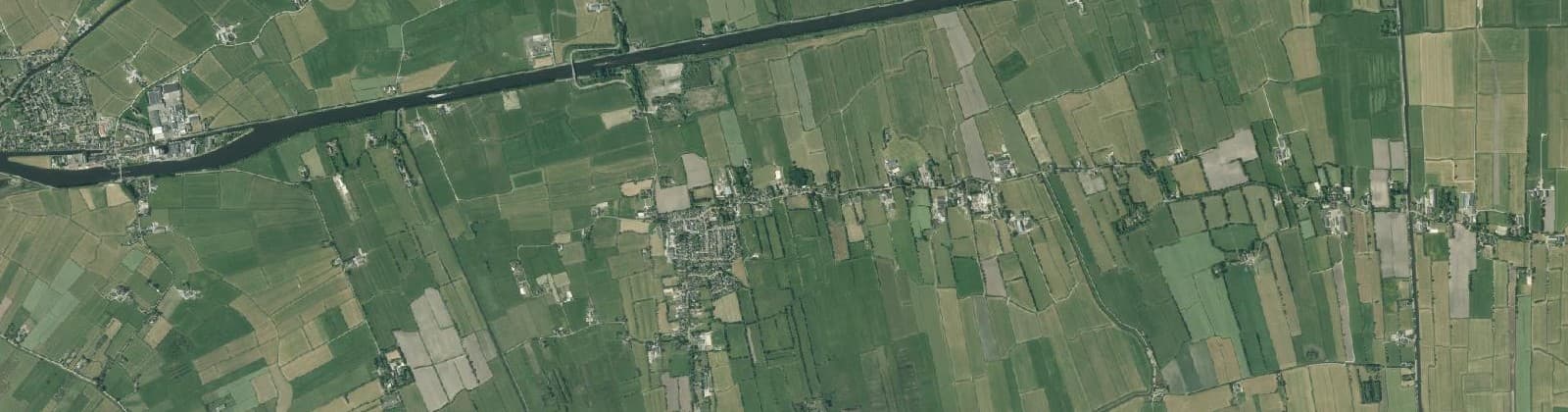 Luchtfoto van Verspreide huizen Lutjegast