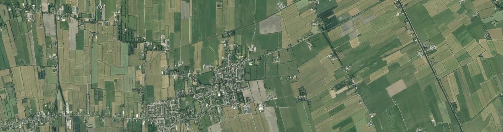 Luchtfoto van Verspreide huizen Oldekerk