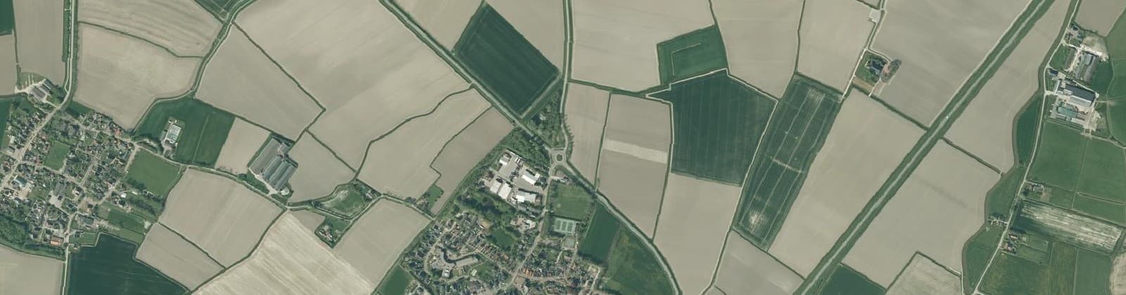 Luchtfoto van Verspreide huizen Metslawier